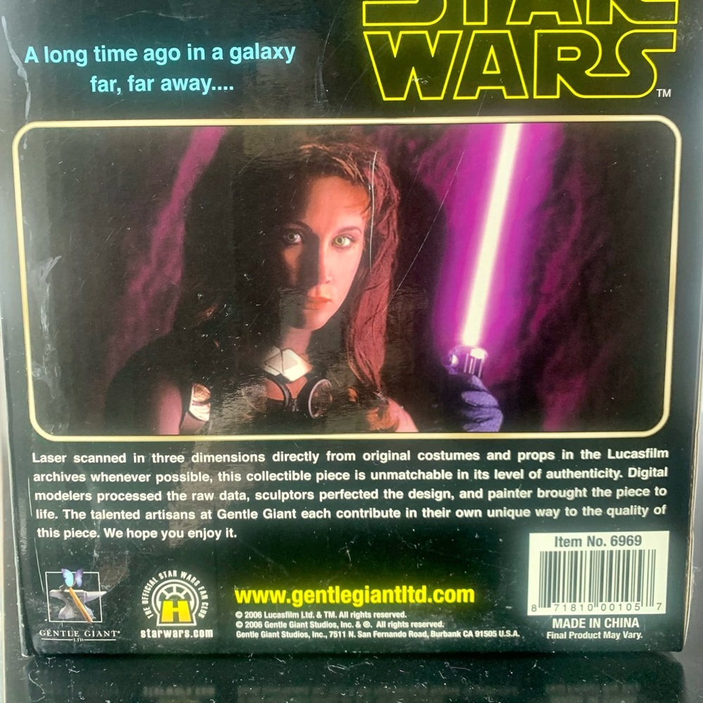 Last available,slight box wear,Star Wars sealed Mara Jade/Gentle Giant Bust - Picture 3 of 6